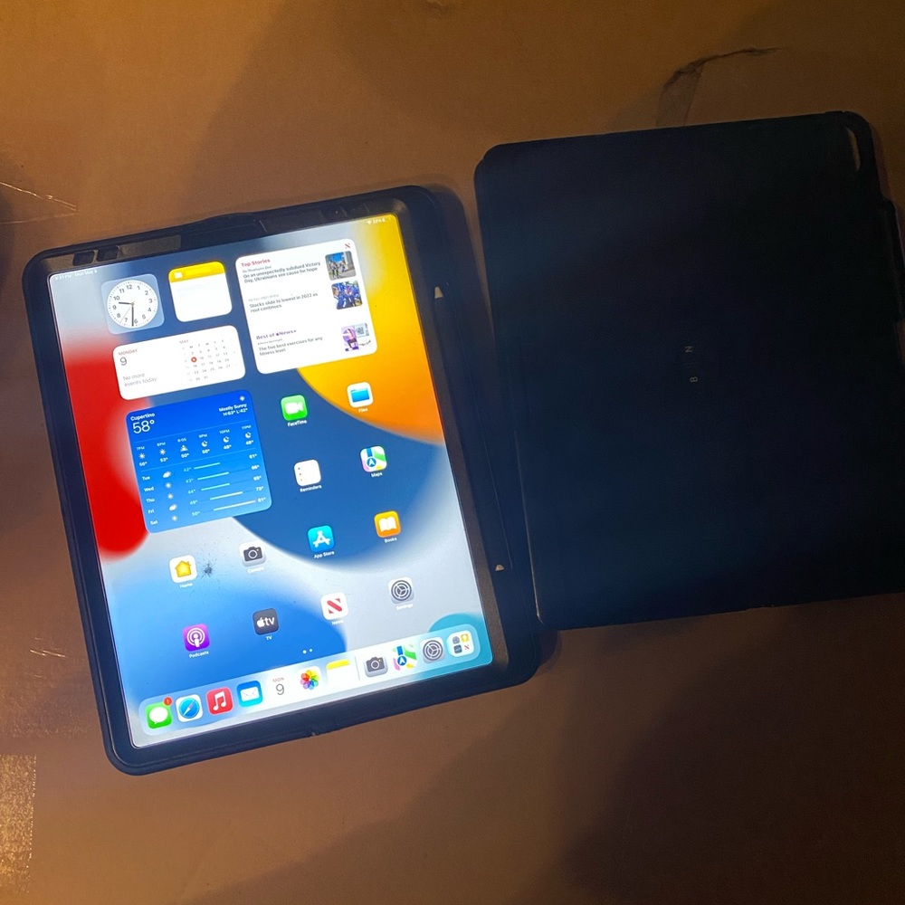 iPad Pro 7th Gen Includes Case And Stylus